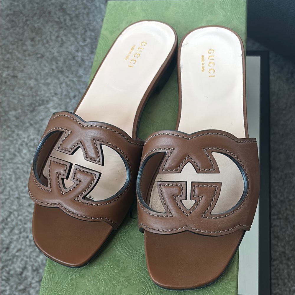 🤎Gucci Women's slide sandal with Interlocking G size 35.5 (US 6) 🤎 - Picture 4 of 8